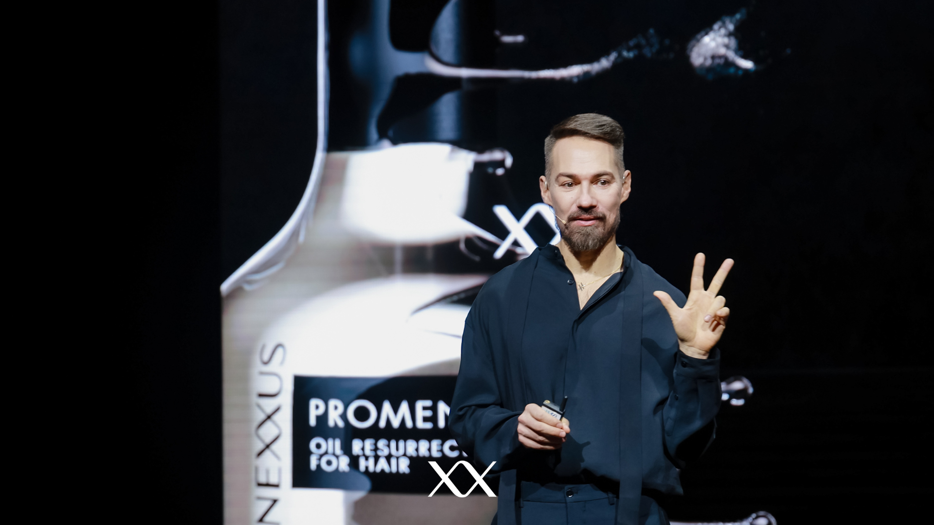 联合利华前瞻创新与设计全球高级副总裁兼NEXXUS PROMEND专研护理系列创始人Julien Moignard现场发言